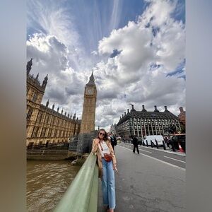 Meet your Posher, Sundi